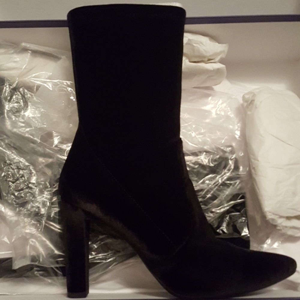 Stuart Weitzman Clinger Booties Size 9 - image 1